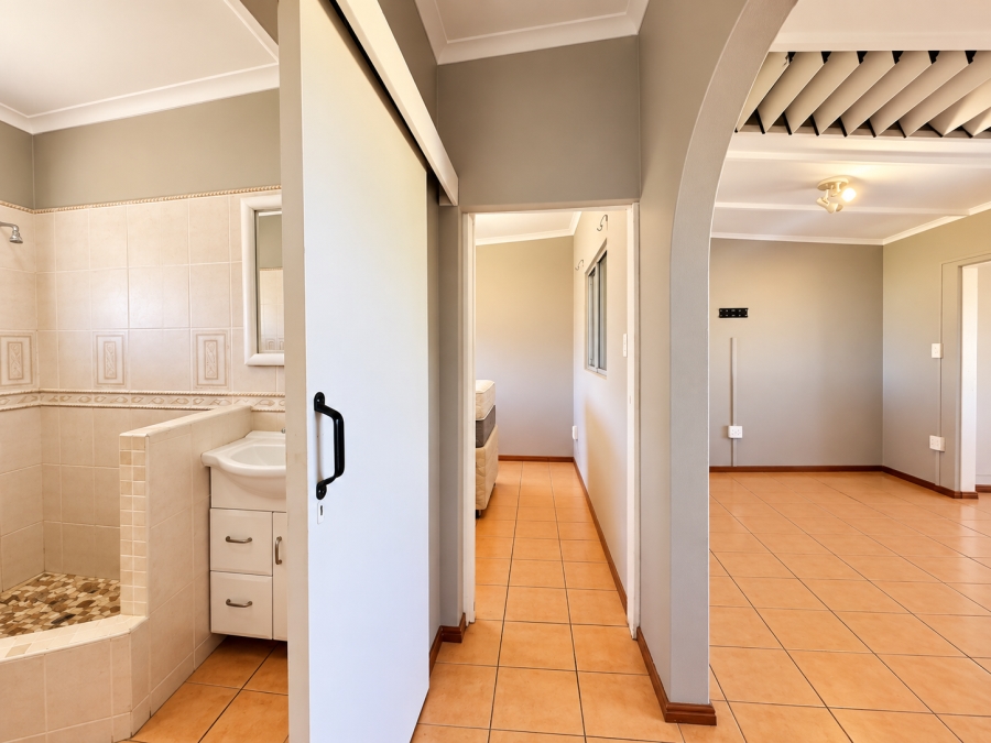 To Let 4 Bedroom Property for Rent in Harbour Island Western Cape